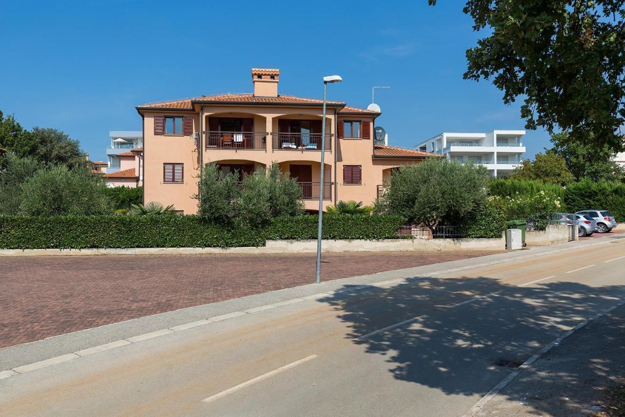 Apartments With A Swimming Pool Novigrad - 7078 Buitenkant foto