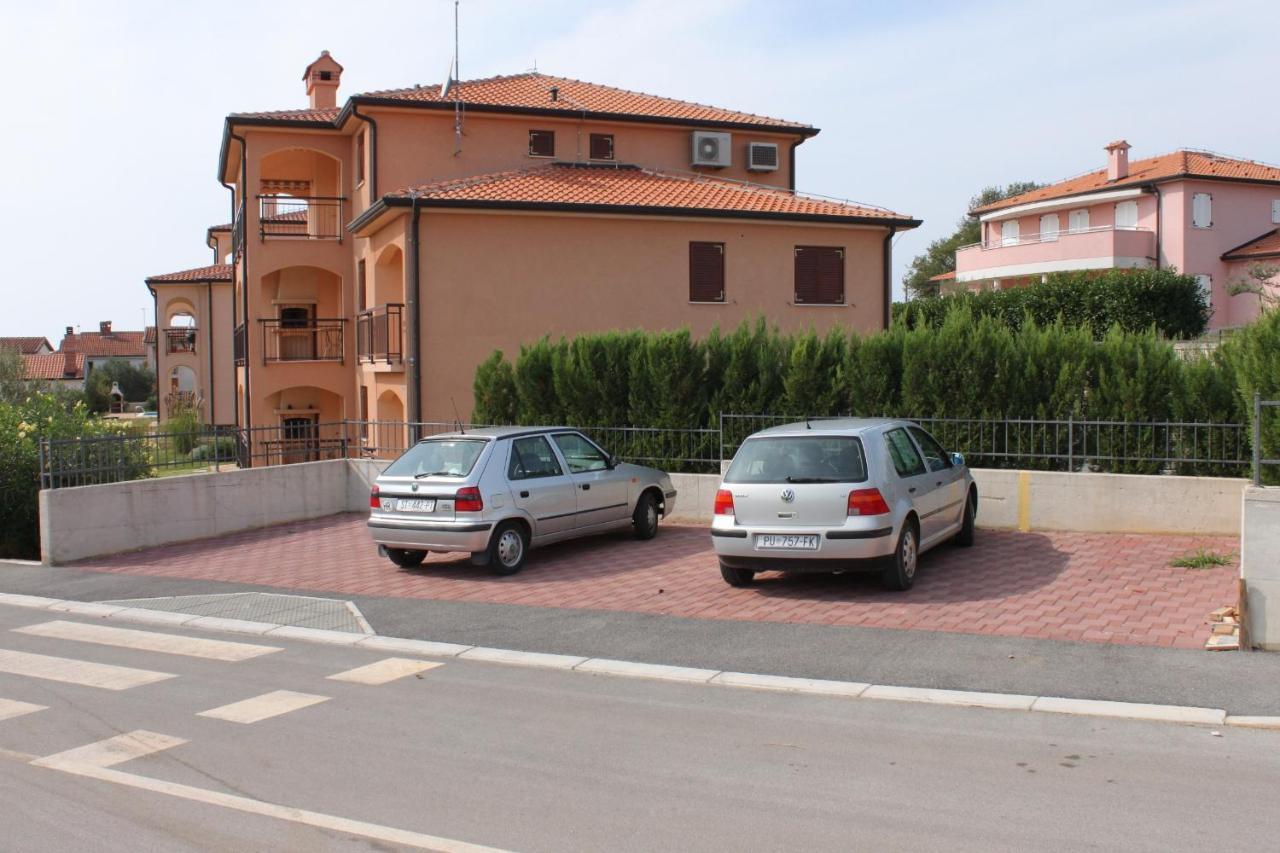 Apartments With A Swimming Pool Novigrad - 7078 Buitenkant foto