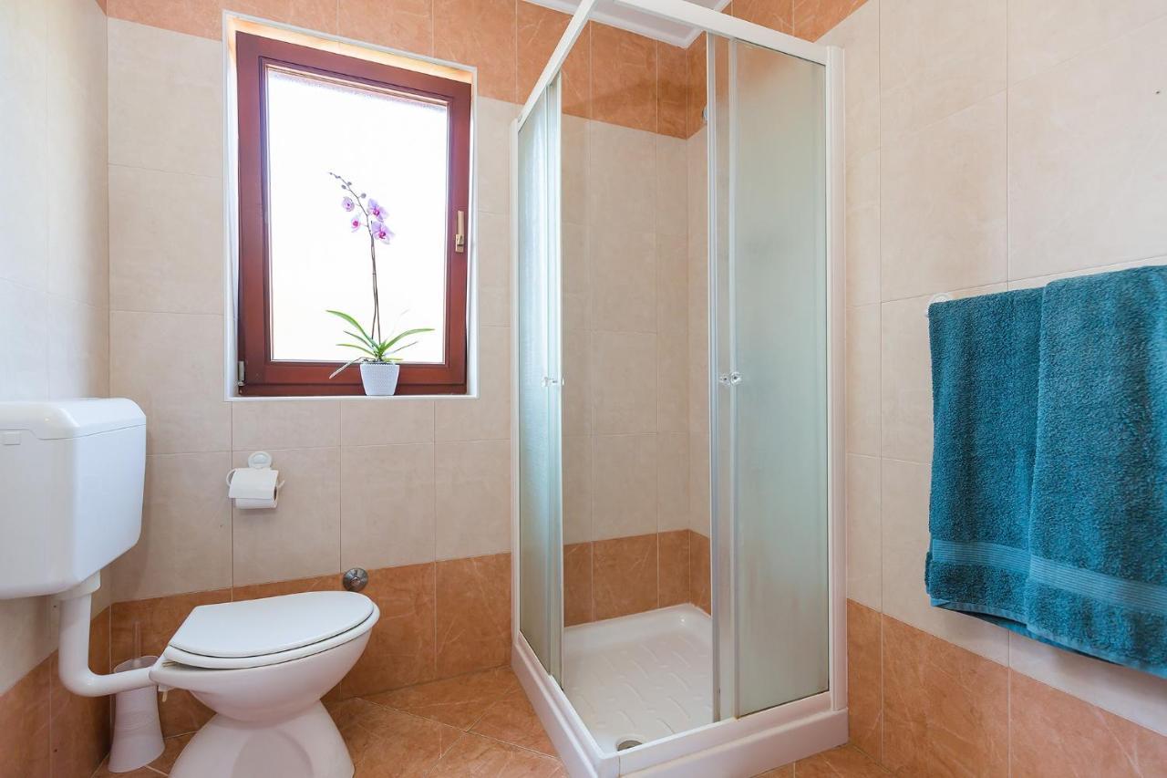 Apartments With A Swimming Pool Novigrad - 7078 Buitenkant foto