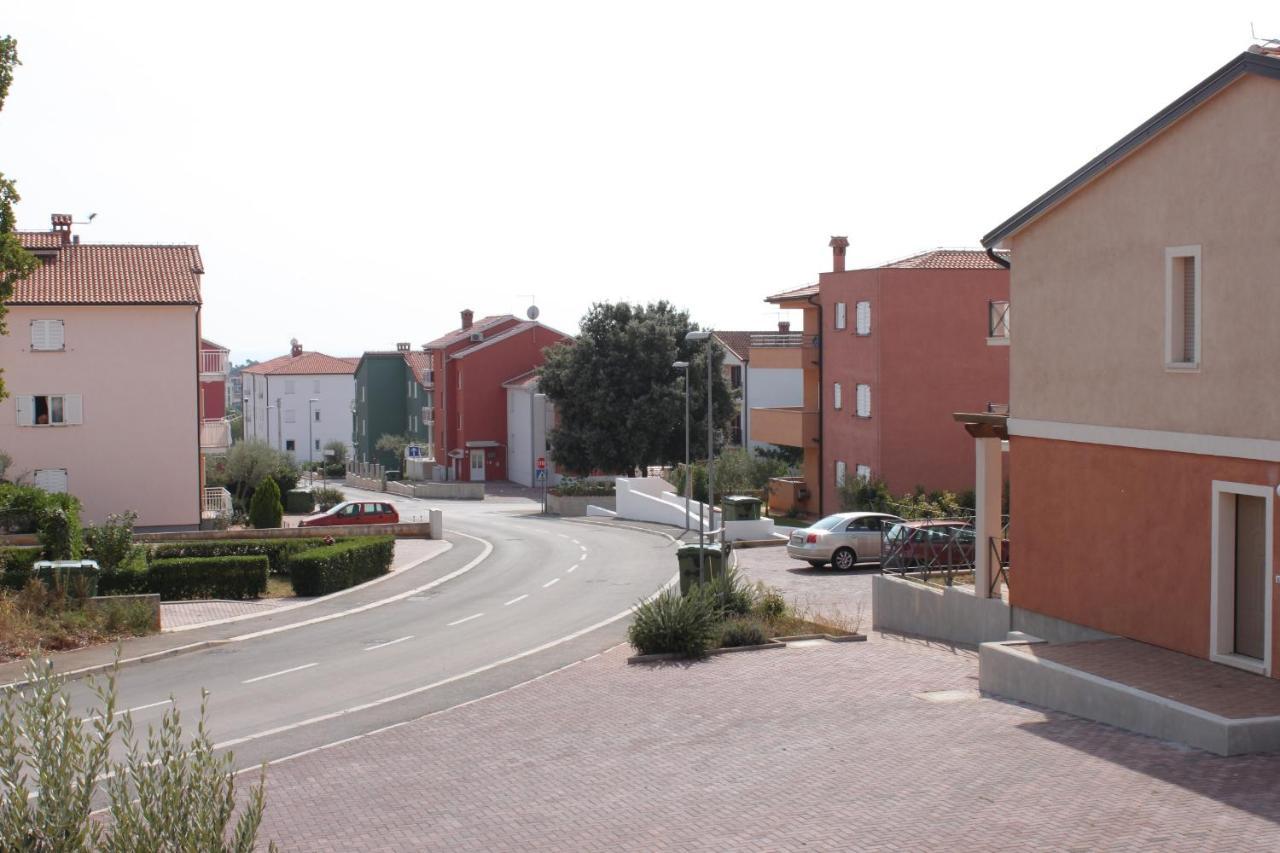 Apartments With A Swimming Pool Novigrad - 7078 Buitenkant foto