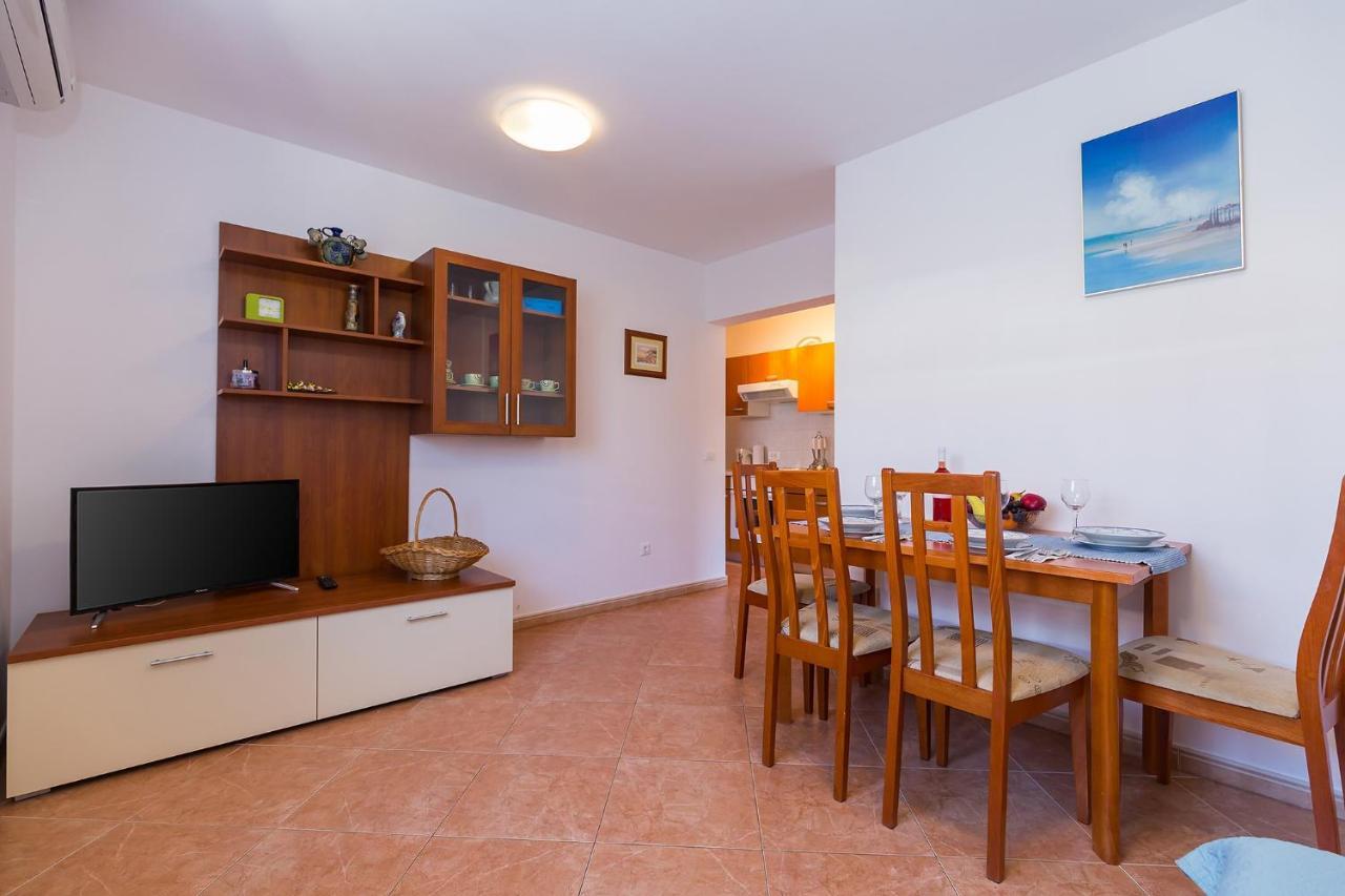 Apartments With A Swimming Pool Novigrad - 7078 Buitenkant foto